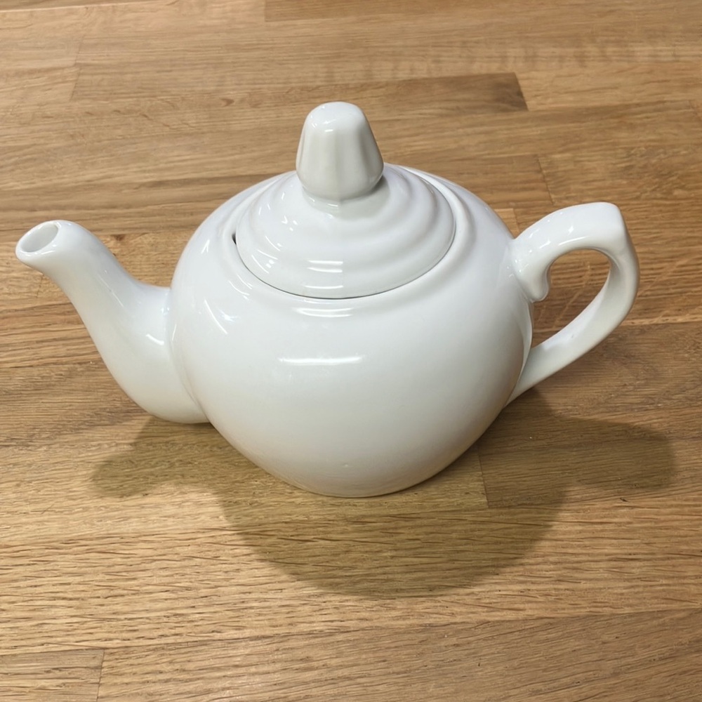 Vintage Cordon Bleu white porcelain teapot 32oz